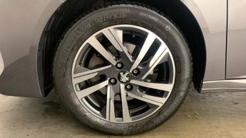 Peugeot 208 1.2 PureTech Allure Premium + Hatchback 5dr Petrol EAT Euro 6 (s