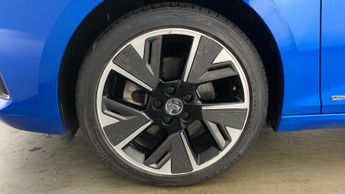Vauxhall Astra Electric 54kWh Ultimate Hatchback 5dr Electric Auto (156 ps)