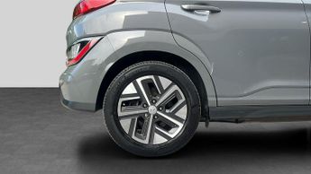 Hyundai Kona 64kWh Premium SUV 5dr Electric Auto (10.5kW Charger) (204 ps)