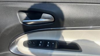 Fiat 600 1.2 MHEV La Prima SUV 5dr Petrol Hybrid e-DCT Euro 6 (s/s) (136 