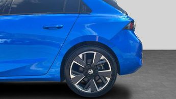 Vauxhall Astra Electric 54kWh Ultimate Hatchback 5dr Electric Auto (156 ps)
