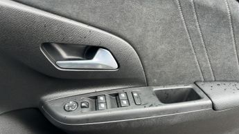 Vauxhall Corsa 1.2 Hybrid Ultimate Hatchback 5dr Petrol Hybrid e-DCT Euro 6 (s/