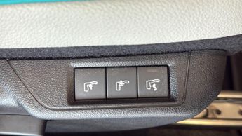 Fiat 600 1.2 MHEV La Prima SUV 5dr Petrol Hybrid e-DCT Euro 6 (s/s) (136 