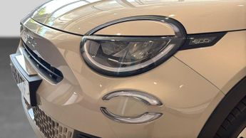 Fiat 600 1.2 MHEV La Prima SUV 5dr Petrol Hybrid e-DCT Euro 6 (s/s) (136 