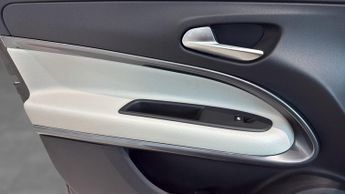 Fiat 600 1.2 MHEV La Prima SUV 5dr Petrol Hybrid e-DCT Euro 6 (s/s) (136 
