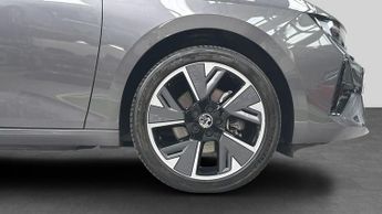 Vauxhall Astra Electric 54kWh Ultimate Hatchback 5dr Electric Auto (156 ps)