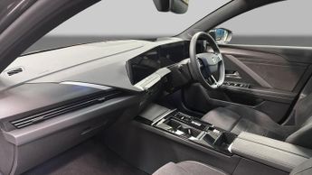 Vauxhall Astra Electric 54kWh Ultimate Hatchback 5dr Electric Auto (156 ps)