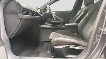 Vauxhall Astra Electric 54kWh Ultimate Hatchback 5dr Electric Auto (156 ps)