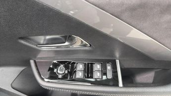 Vauxhall Astra Electric 54kWh Ultimate Hatchback 5dr Electric Auto (156 ps)