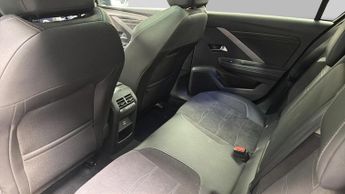 Vauxhall Astra Electric 54kWh Ultimate Hatchback 5dr Electric Auto (156 ps)