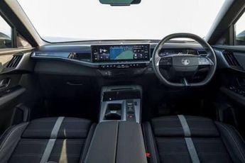 Vauxhall Grandland Electric 73kWh Ultimate Auto 5dr