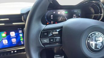 Alfa Romeo Junior 54kWh Elettrica Speciale SUV 5dr Electric Auto (156 ps)