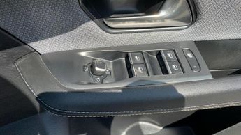 Vauxhall Grandland 1.2 Ultimate SUV 5dr Petrol Hybrid e-DCT Euro 6 (s/s) (136 ps)