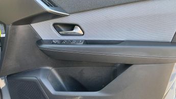 Vauxhall Grandland 1.2 GS SUV 5dr Petrol Hybrid e-DCT Euro 6 (s/s) (145 ps)