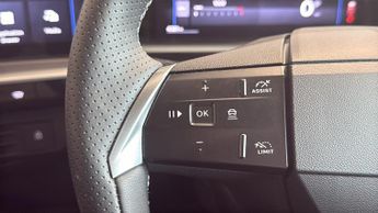 Vauxhall Grandland 1.2 Ultimate SUV 5dr Petrol Hybrid e-DCT Euro 6 (s/s) (136 ps)