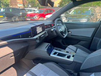 Vauxhall Grandland Electric 73kWh Ultimate SUV 5dr Electric Auto (213 ps)
