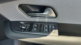 Vauxhall Grandland 1.2 Ultimate SUV 5dr Petrol Hybrid e-DCT Euro 6 (s/s) (136 ps)