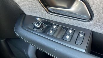 Vauxhall Grandland 1.2 Design SUV 5dr Petrol Hybrid e-DCT Euro 6 (s/s) (145 ps)