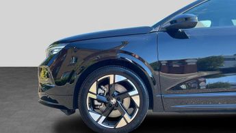 Vauxhall Grandland Electric 73kWh Ultimate SUV 5dr Electric Auto (213 ps)