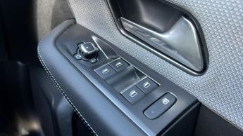 Vauxhall Grandland 1.2 GS SUV 5dr Petrol Hybrid e-DCT Euro 6 (s/s) (136 ps)