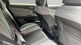 Vauxhall Grandland 1.2 Ultimate SUV 5dr Petrol Hybrid e-DCT Euro 6 (s/s) (136 ps)