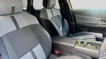 Vauxhall Grandland 1.2 Ultimate SUV 5dr Petrol Hybrid e-DCT Euro 6 (s/s) (145 ps)