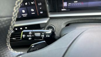 Vauxhall Grandland 1.2 Ultimate SUV 5dr Petrol Hybrid e-DCT Euro 6 (s/s) (145 ps)