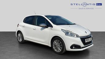 Peugeot 208 1.2 PureTech Signature Hatchback 5dr Petrol Manual Euro 6 (s/s) 