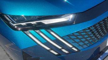 Peugeot 3008 SUV 1.2 Allure SUV 5dr Petrol Hybrid e-DSC6 Euro 6 (s/s) (136 ps)