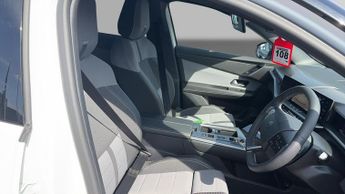 Vauxhall Grandland 1.2 Ultimate SUV 5dr Petrol Hybrid e-DCT Euro 6 (s/s) (136 ps)
