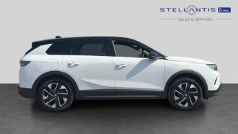 Vauxhall Grandland 1.2 Ultimate SUV 5dr Petrol Hybrid e-DCT Euro 6 (s/s) (136 ps)
