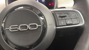 Fiat 600 1.2 MHEV La Prima SUV 5dr Petrol Hybrid e-DCT Euro 6 (s/s) (136 