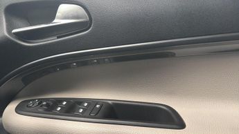 Fiat 600 1.2 MHEV La Prima SUV 5dr Petrol Hybrid e-DCT Euro 6 (s/s) (136 