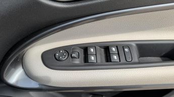 Fiat 600 1.2 MHEV La Prima SUV 5dr Petrol Hybrid e-DCT Euro 6 (s/s) (100 