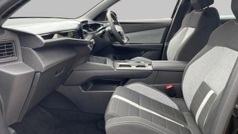 Vauxhall Grandland 1.2 Design SUV 5dr Petrol Hybrid e-DCT Euro 6 (s/s) (145 ps)