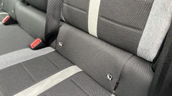 Vauxhall Grandland 1.2 Design SUV 5dr Petrol Hybrid e-DCT Euro 6 (s/s) (145 ps)