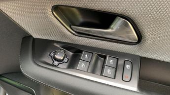 Vauxhall Grandland 1.2 Ultimate SUV 5dr Petrol Hybrid e-DCT Euro 6 (s/s) (136 ps)