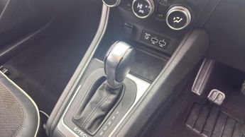 Renault Captur 1.6 E-TECH 9.8kWh techno SUV 5dr Petrol Plug-in Hybrid Auto Euro