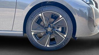Peugeot 308 54kWh Allure Hatchback 5dr Electric Auto (156 ps)