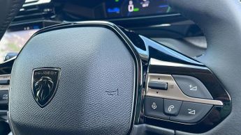 Peugeot 308 54kWh Allure Hatchback 5dr Electric Auto (156 ps)