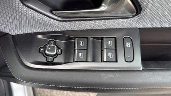Vauxhall Grandland Electric 73kWh GS SUV 5dr Electric Auto (213 ps)