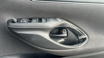 Toyota Yaris 1.5 VVT-h Design Hatchback 5dr Petrol Hybrid E-CVT Euro 6 (s/s) 