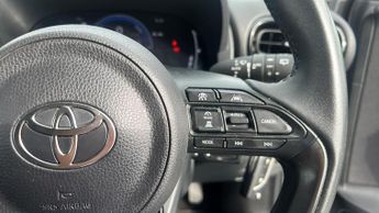 Toyota Yaris 1.5 VVT-h Design Hatchback 5dr Petrol Hybrid E-CVT Euro 6 (s/s) 