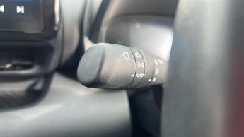 Toyota Yaris 1.5 VVT-h Design Hatchback 5dr Petrol Hybrid E-CVT Euro 6 (s/s) 