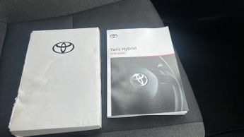Toyota Yaris 1.5 VVT-h Design Hatchback 5dr Petrol Hybrid E-CVT Euro 6 (s/s) 