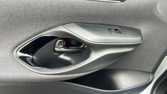 Toyota Yaris 1.5 VVT-h Design Hatchback 5dr Petrol Hybrid E-CVT Euro 6 (s/s) 