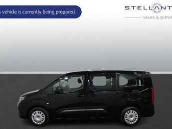 Vauxhall Combo Life Electric 52kWh Design XL MPV 5dr Electric Auto (11kW Charger) (136 ps)