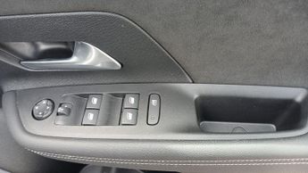 Vauxhall Mokka Electric 50kWh Ultimate SUV 5dr Electric Auto (136 ps)