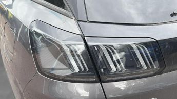 Peugeot 3008 SUV 1.6 13.2kWh Allure Premium + e-EAT Euro 6 (s/s) 5dr