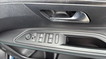 Peugeot 3008 SUV 1.6 13.2kWh Allure Premium + SUV 5dr Petrol Plug-in Hybrid e-EAT
